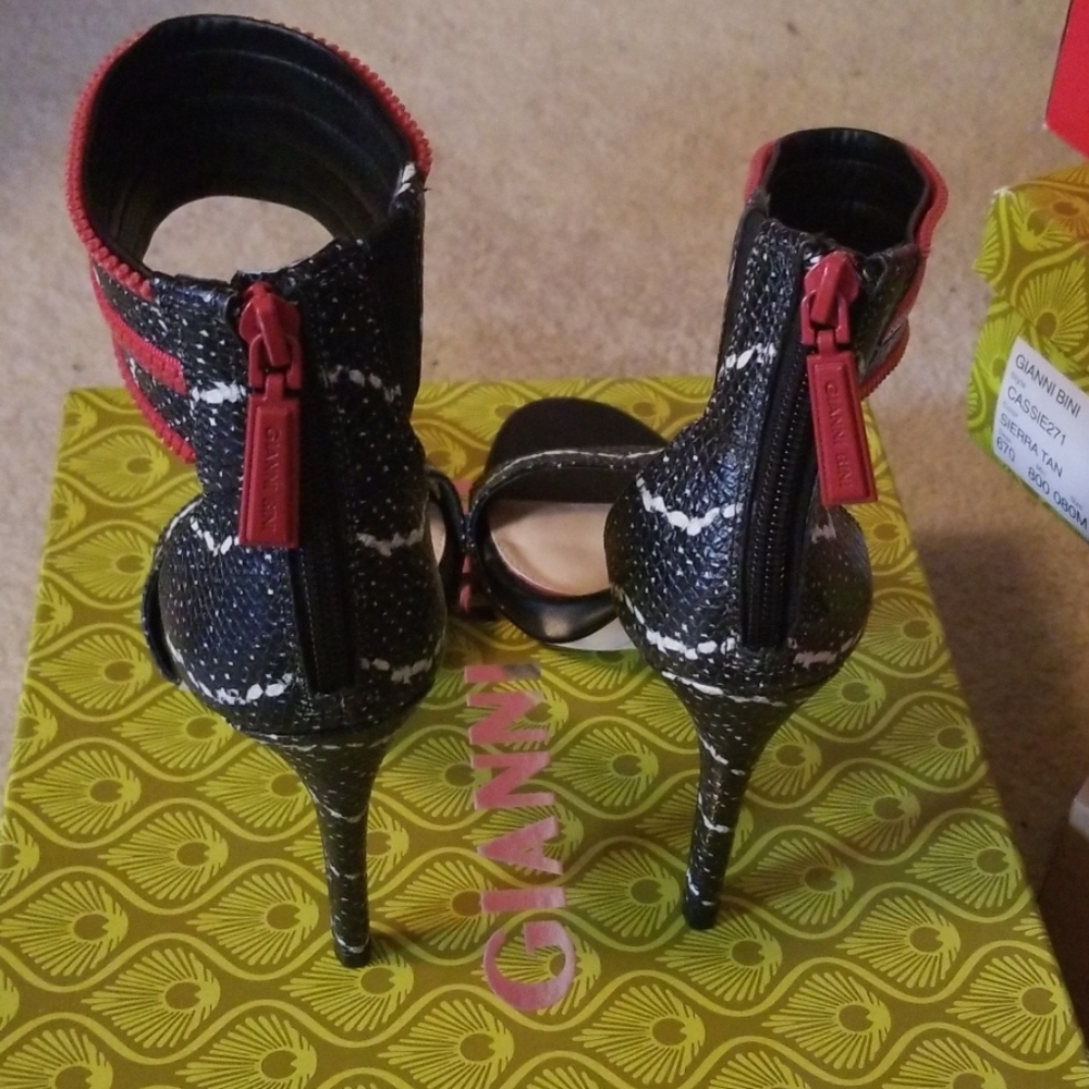 Heels - Picture 3 of 4